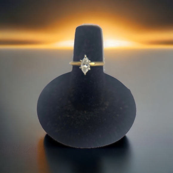 Vintage: .5 CT Marquise Diamond Solitaire Engagement Ring 𖦹 14K Gold Band 𖦹 5 - Picture 6 of 16